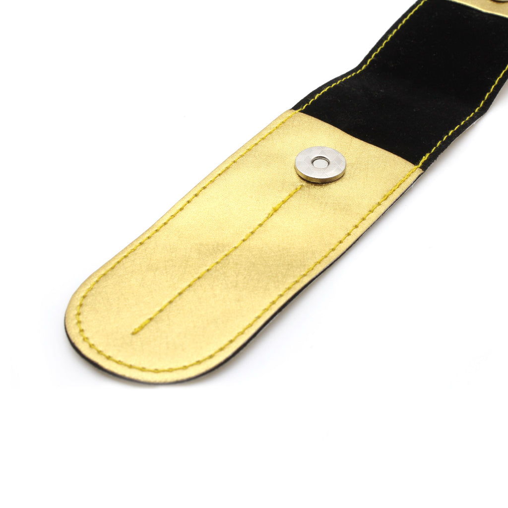 Goldenes Etui